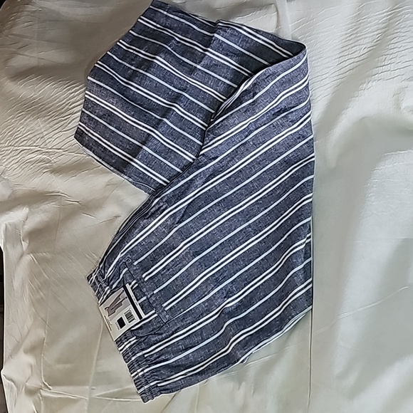 beachlunchlounge Pants - Cropped Linen blue and white pants